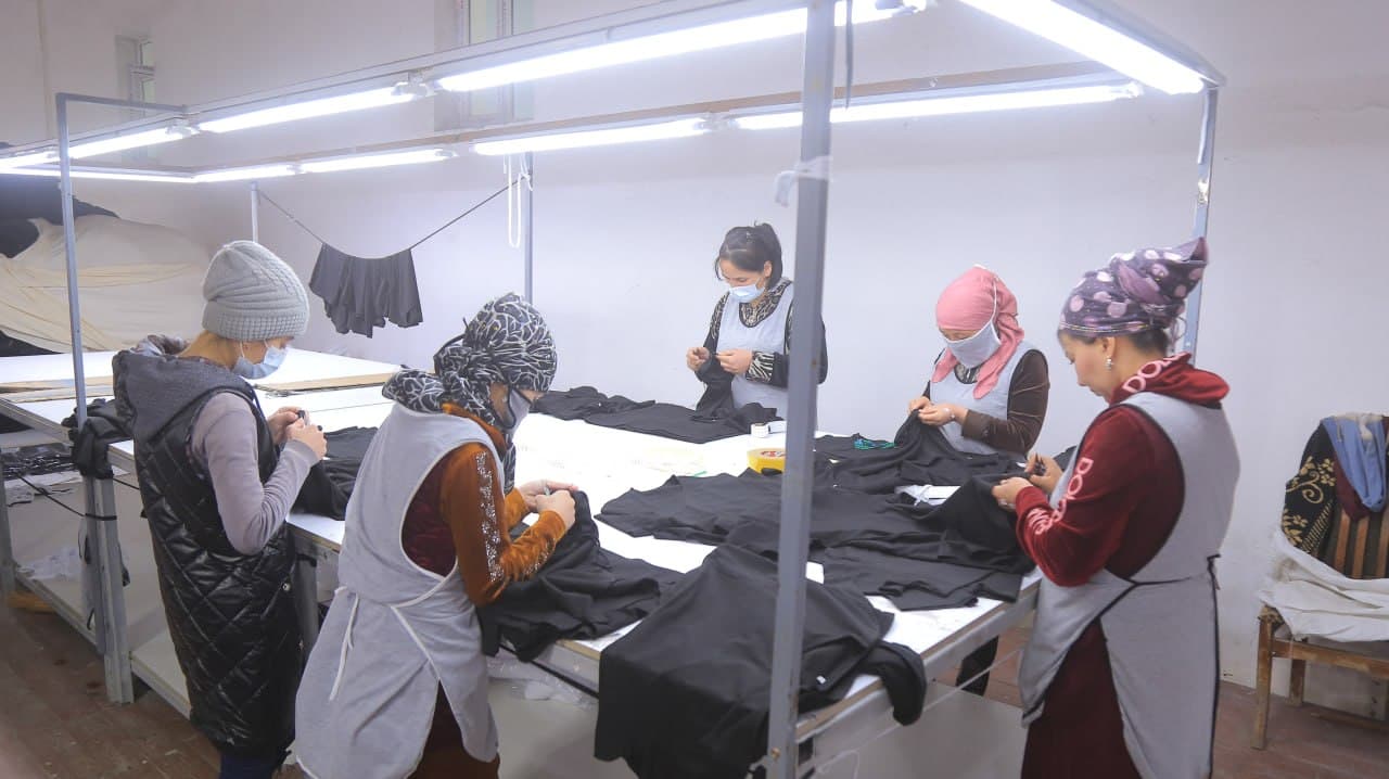 Olot: "Veltonix" MCHJda 100 nafar tikuvchi ayol bandligi taʼminlanmoqda