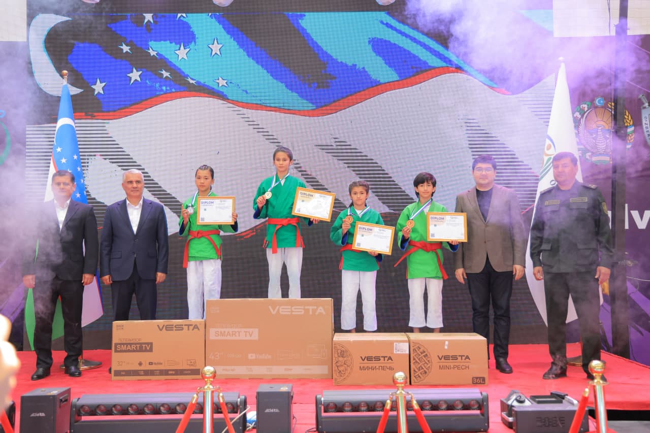 Бухорода кураш бўйича U-15 ўсмирлар (ўғил ва қиз болалар) ўртасида Ўзбекистон чемпионати ўтказилмоқда