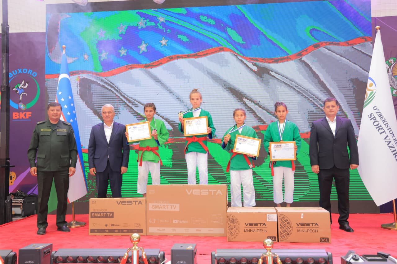 Бухорода кураш бўйича U-15 ўсмирлар (ўғил ва қиз болалар) ўртасида Ўзбекистон чемпионати ўтказилмоқда
