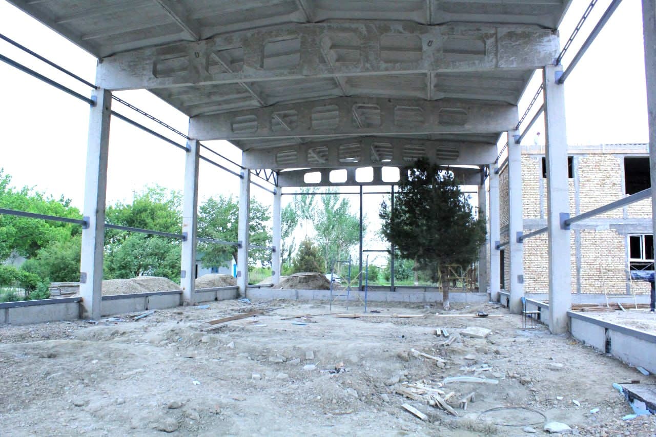 Ғиждувон: “Тахтахон”да 590 ўринли умумтаълим мактаби қайта қурилмоқда