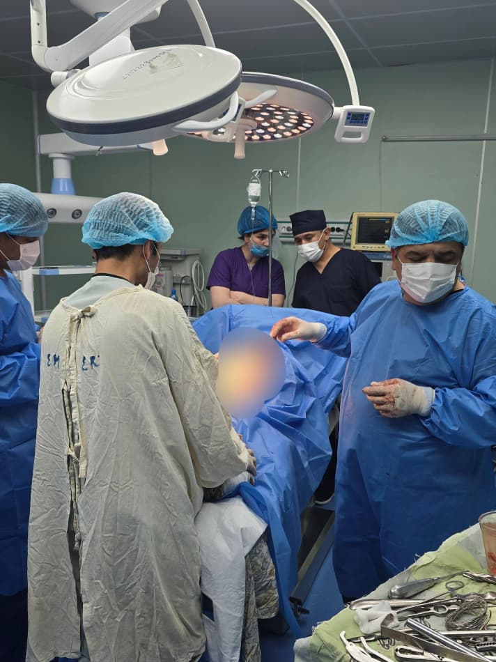 Шофиркон: суяк синиши билан боғлиқ мураккаб жарроҳлик амалиёти муваффақиятли бажарилди