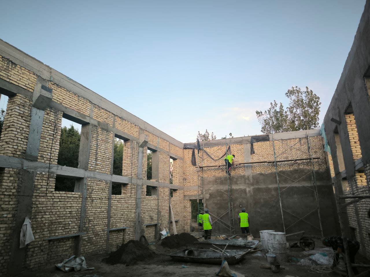 Ғиждувон: “Тахтахон”да 590 ўринли умумтаълим мактаби қайта қурилмоқда