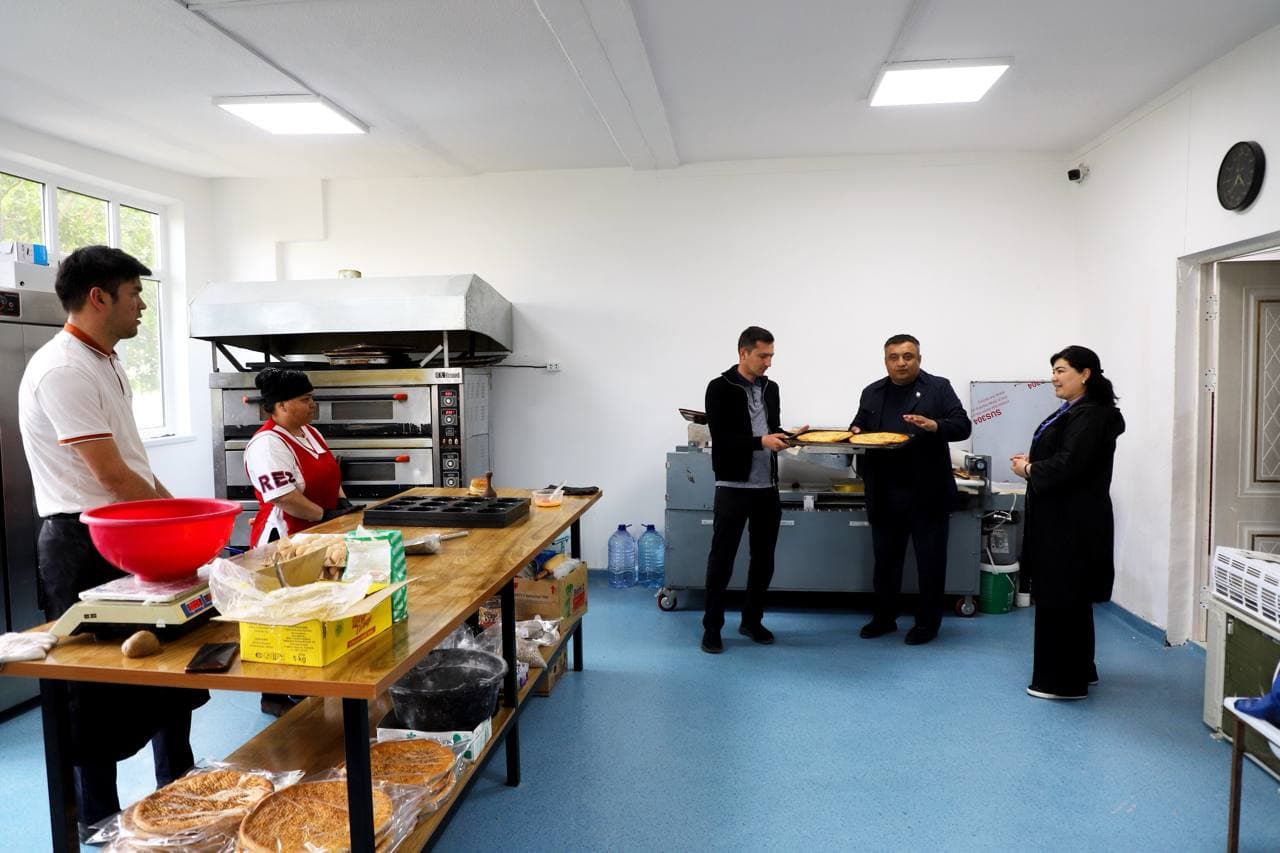 Buxoro tumani: umumta’lim maktabi bo‘sh turgan binolarida tadbirkorlik sexlari tashkil qilinmoqda