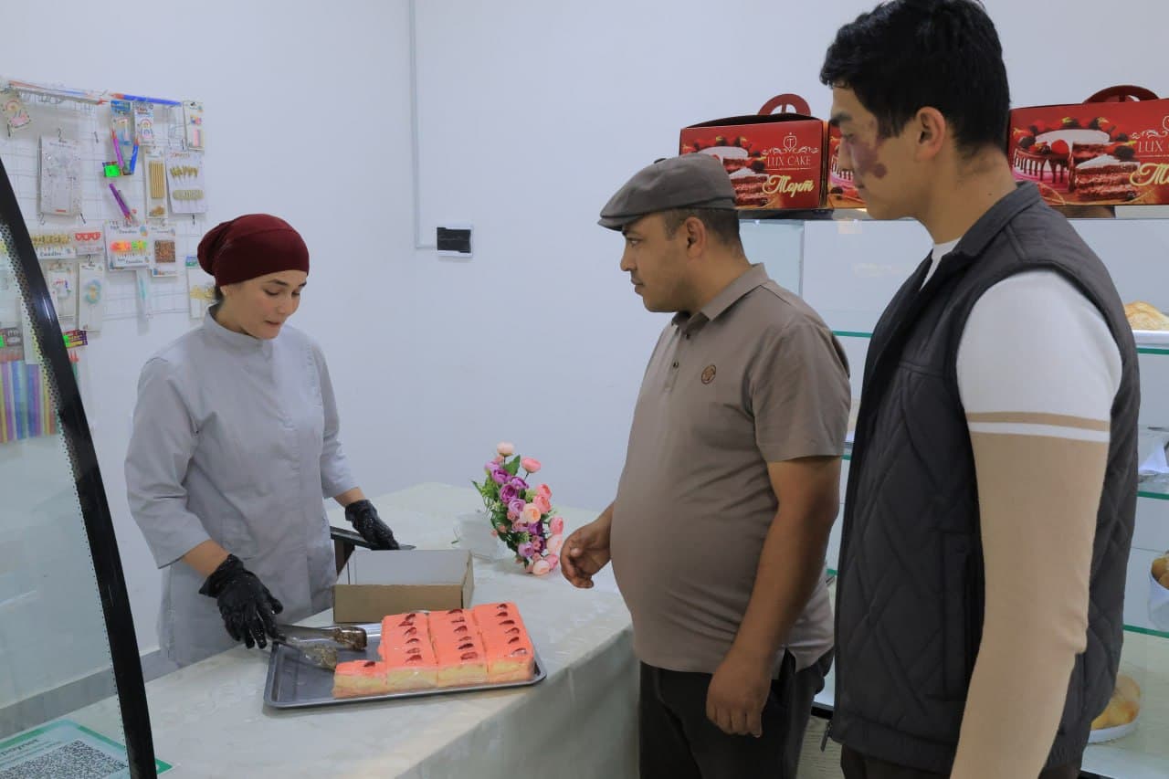 Kogon: “O‘zbekiston” mahallasida Shahlo Atoeva o‘z sexini ishga tushirdi