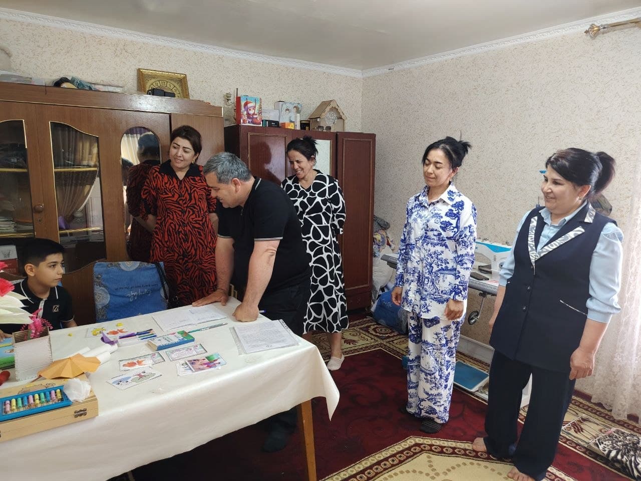 Ғиждувон: уйда якка тартибда таълим олувчи ўқувчилар шарт-шароити ўрганилди