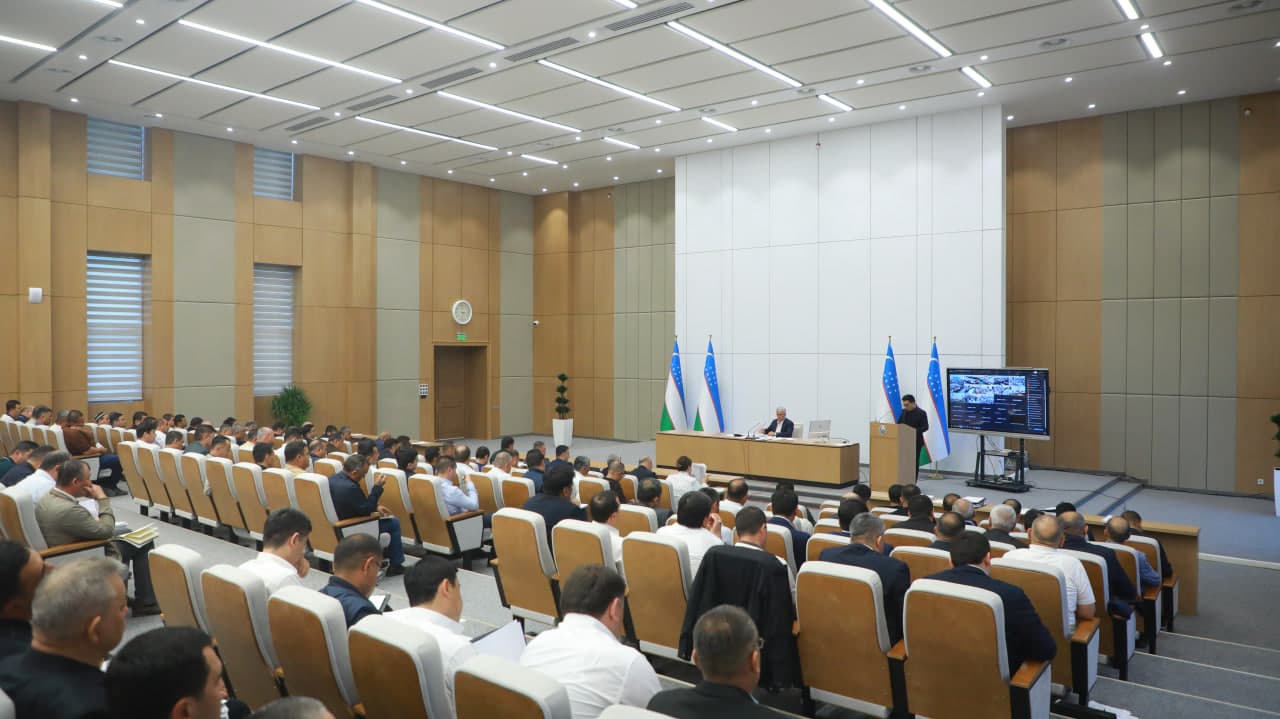 “Hokimlik soati”: hudud va tarmoqlarda iqtisodiy oʻsishni taʼminlash, “xufiyona iqtisodiyot”ni qisqartirish, jinooyatchilikka qarshi kurashish, ijro intizomi holati va boshqa dolzarb masalalar muhokama qilindi