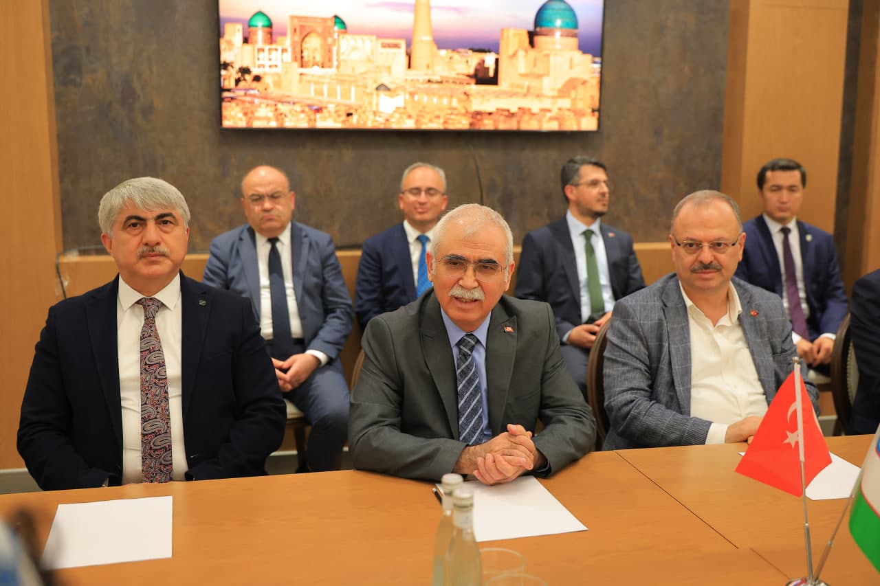 Botir Zaripov Turkiya Respublikasi Konstitutsiyaviy sudi prezidenti Qodir Oʻzkaya bilan uchrashdi