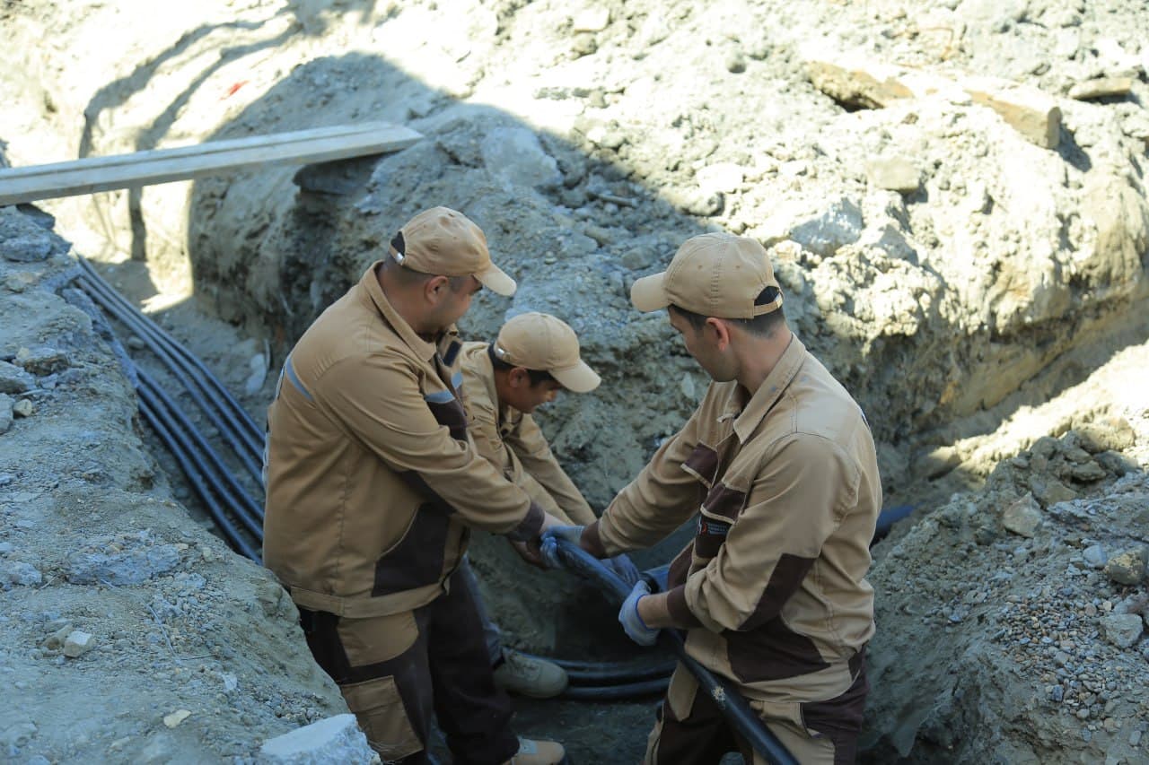 Бухоро шаҳри: 1,6 минг метр водопровод қувури, 4,5 минг метр узунликда ерости электр кабели тортилмоқда