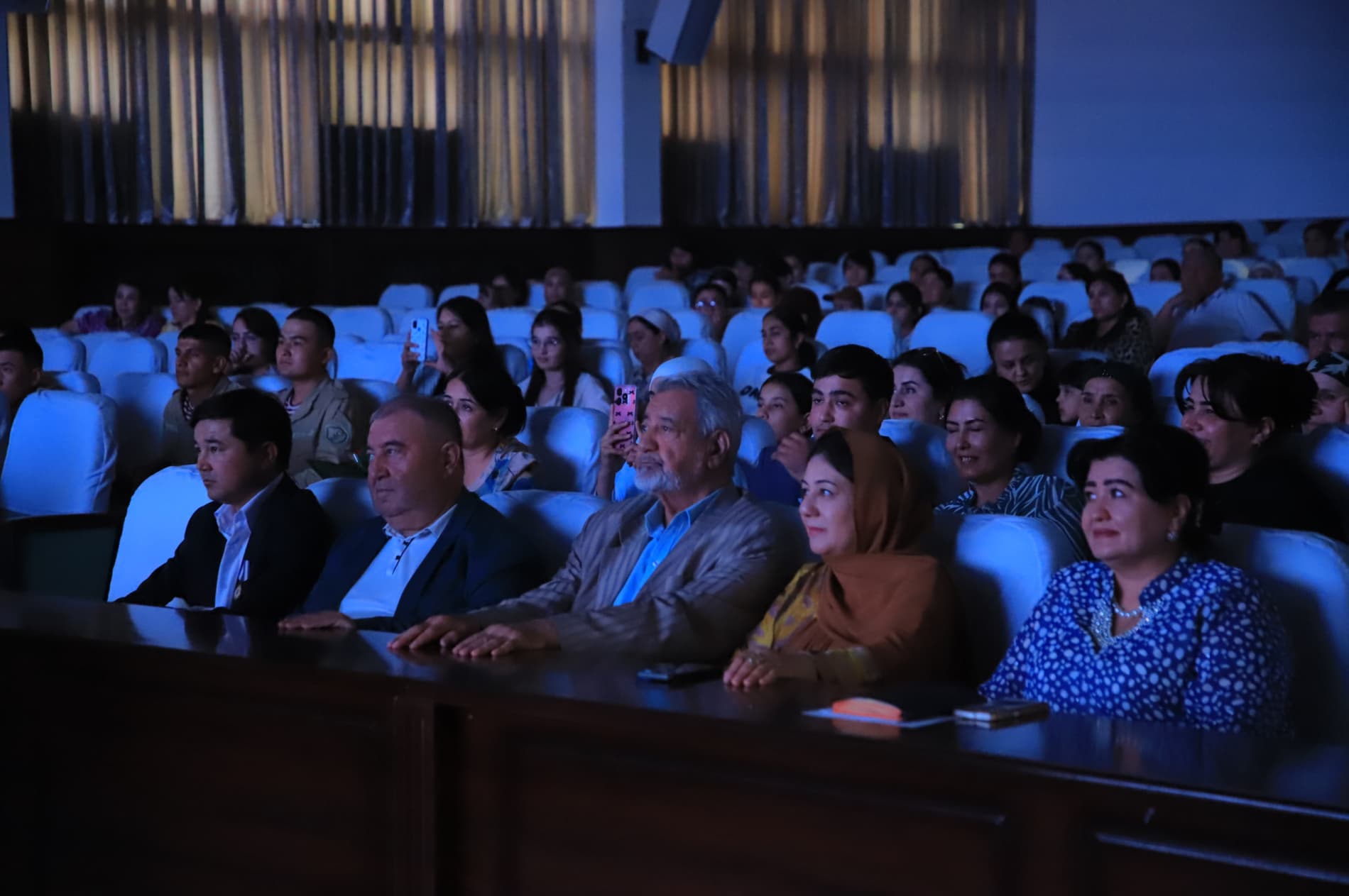 Xalqaro kinofestivalda gʻolib boʻlgan buxorolik ijodkorlarga Buxoroda ham alohida ehtirom koʻrsatildi