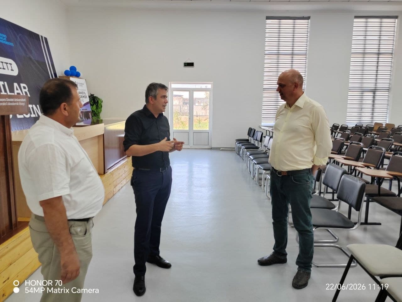 Халқаро таълим эксперти Стив Кинг Қоракўл академик лицейида...