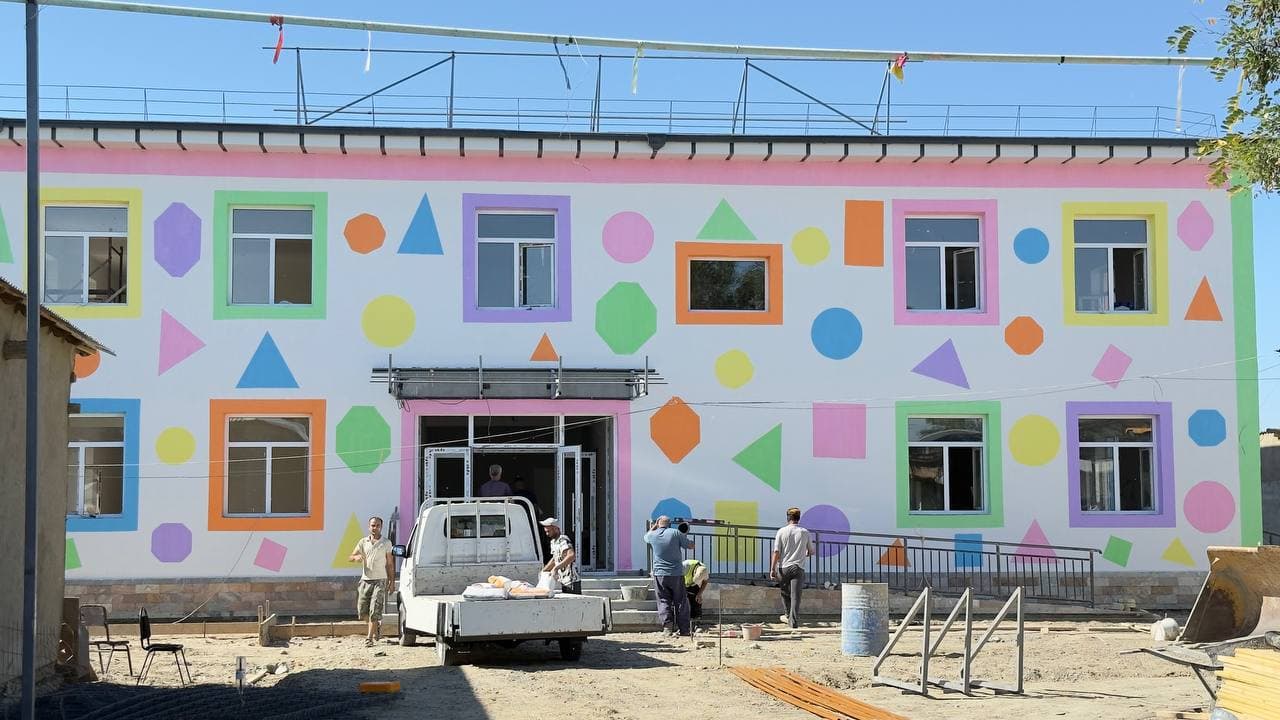 Пешку: Варахша ва Мустақиллик маҳаллаларида болалар боғчалари мукаммал таъмирланмоқда