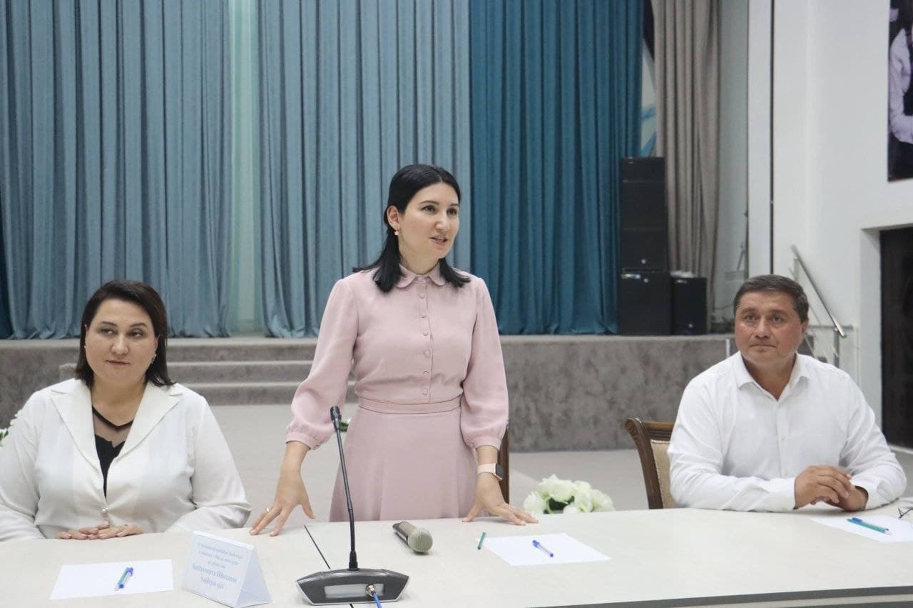 Бош вазир ўринбосари Қоровулбозор туманида: хотин-қизлар билан ишлашда янги намуна ва тажриба яратилмоқда