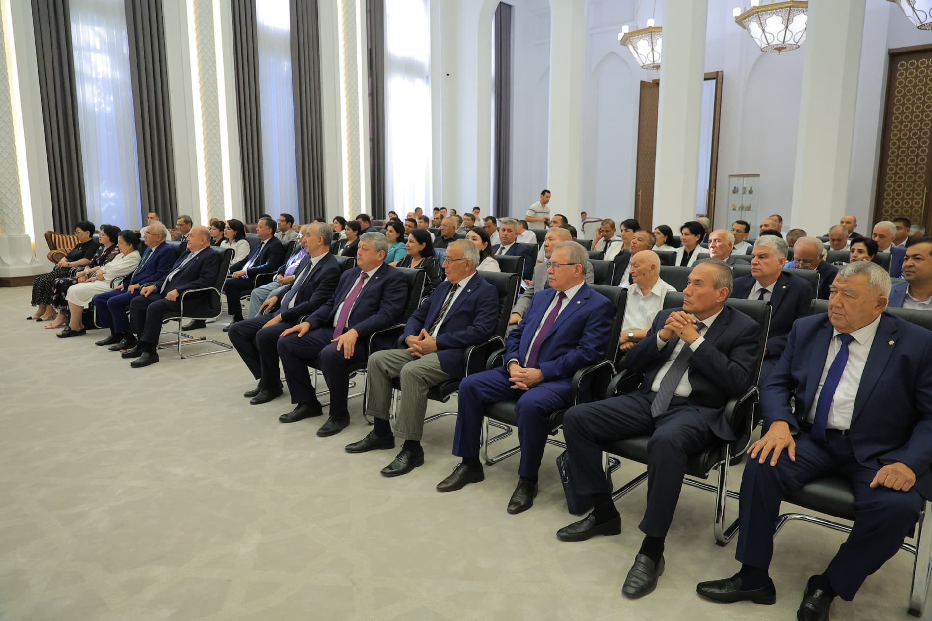 Botir Zaripov akademiklar bilan uchrashdi: Fanlar akademiyasi va Buxoro viloyati hokimligi oʻrtasida hamkorlik memorandumi imzolandi