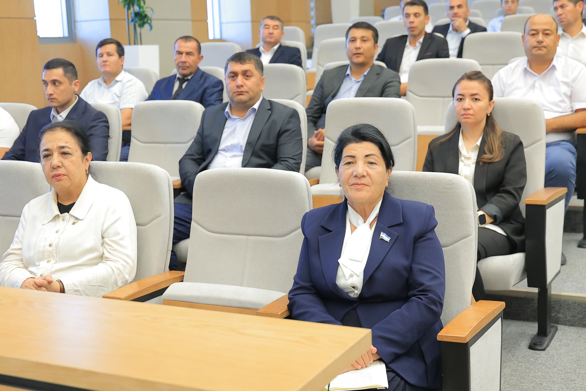 Buxorolik tadbirkorlarga davlat mukofotlari va "Faol tadbirkor" koʻkrak nishoni topshirildi