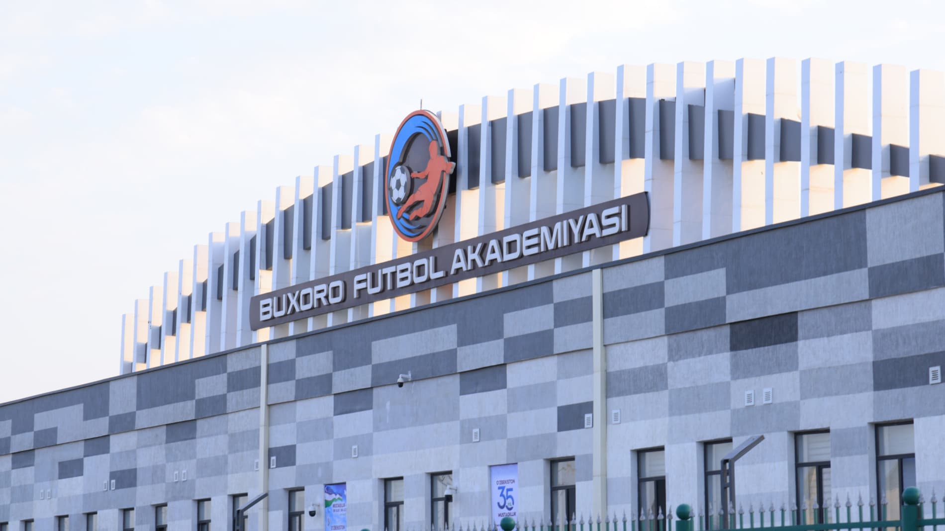 Buxoroda zamonaviy futbol akademiyasi foydalanishga topshirildi