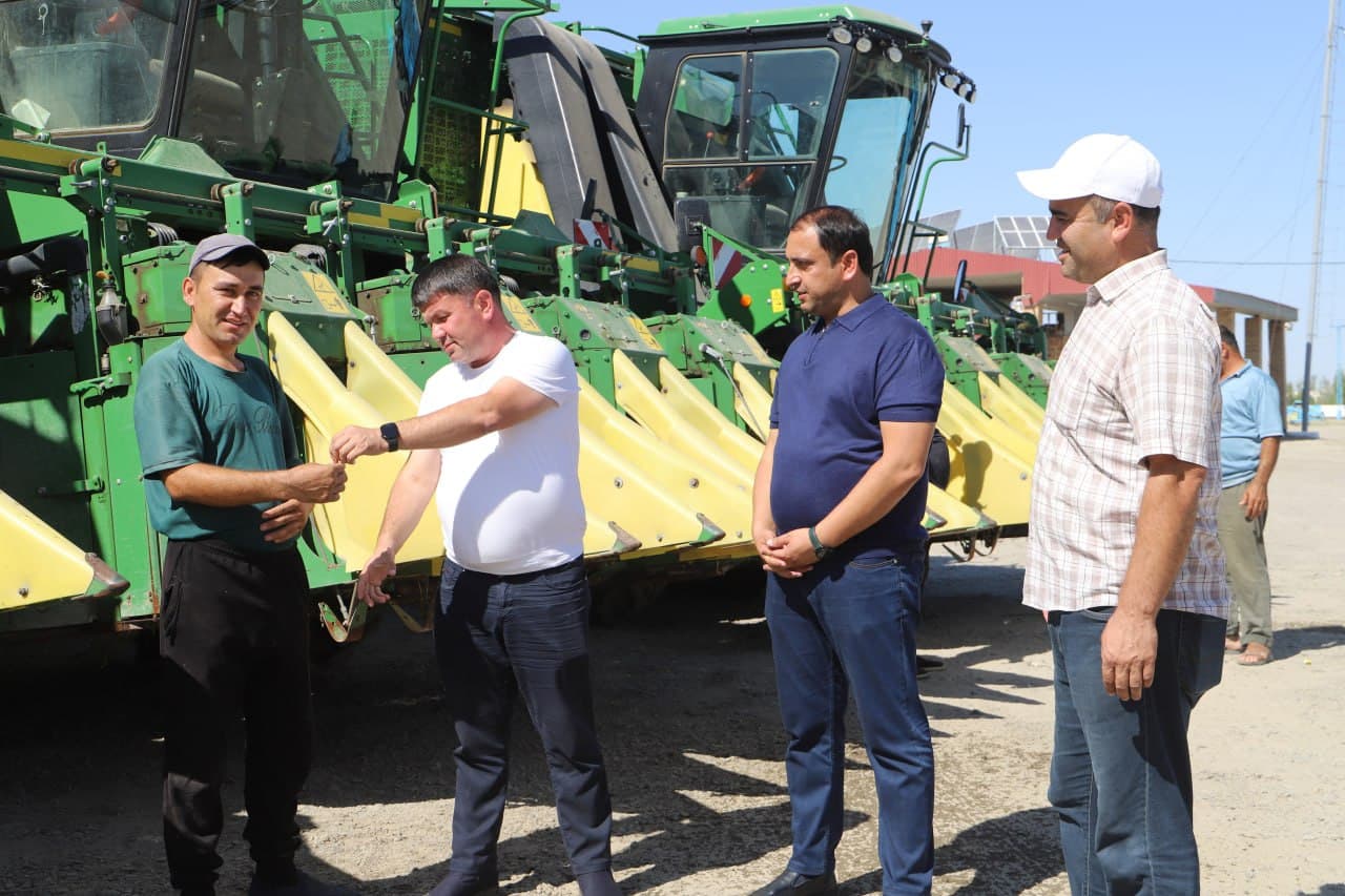 Shofirkon: yigʻim-terim oldidan “John Deere-9970” rusumli yuqori unumdor kombaynlar xarid qilindi