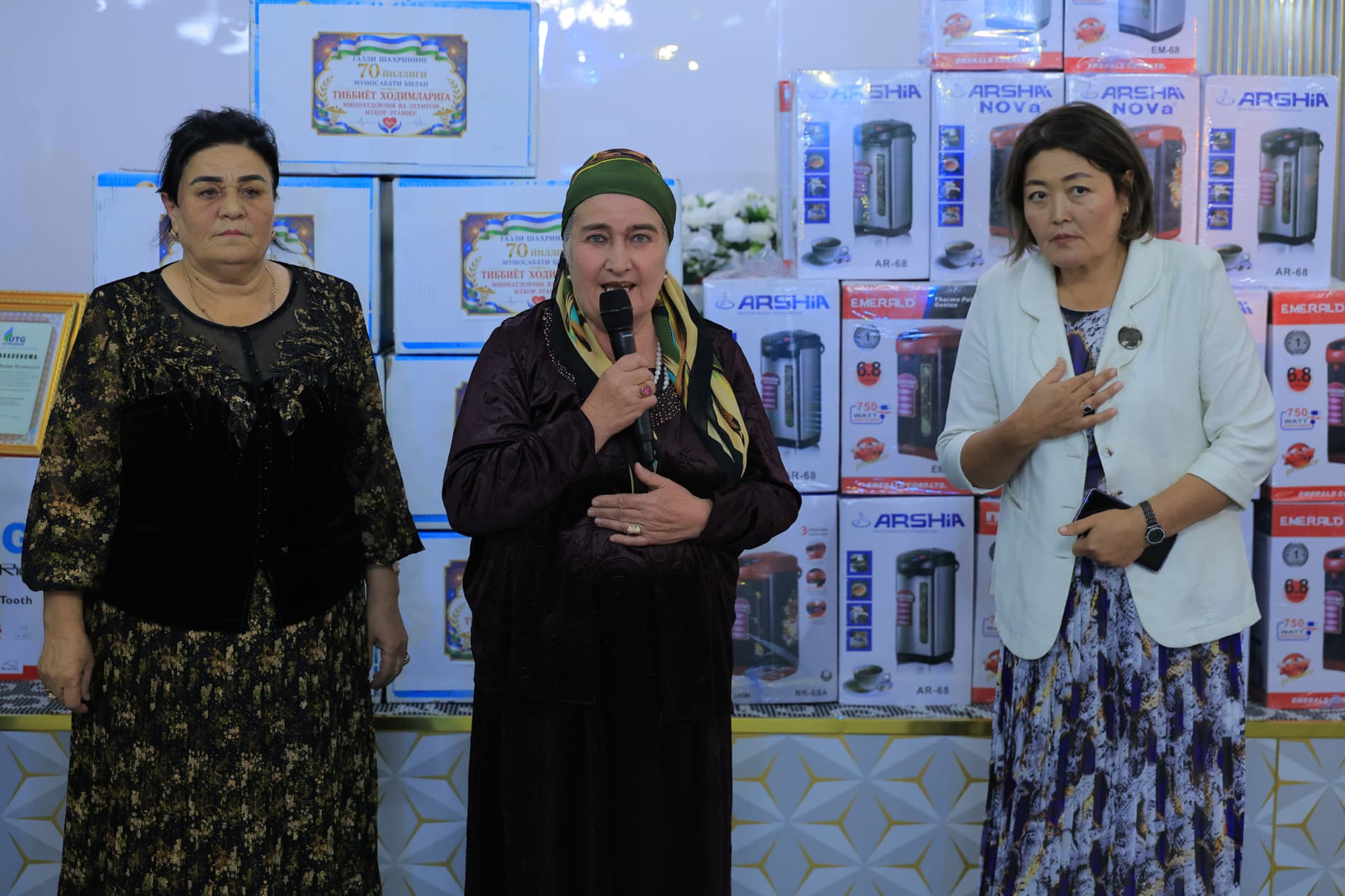 Gazli shahrining 70 yilligi munosabati bilan 12 nafar bolajonning sunnat toʻyi oʻtkazildi