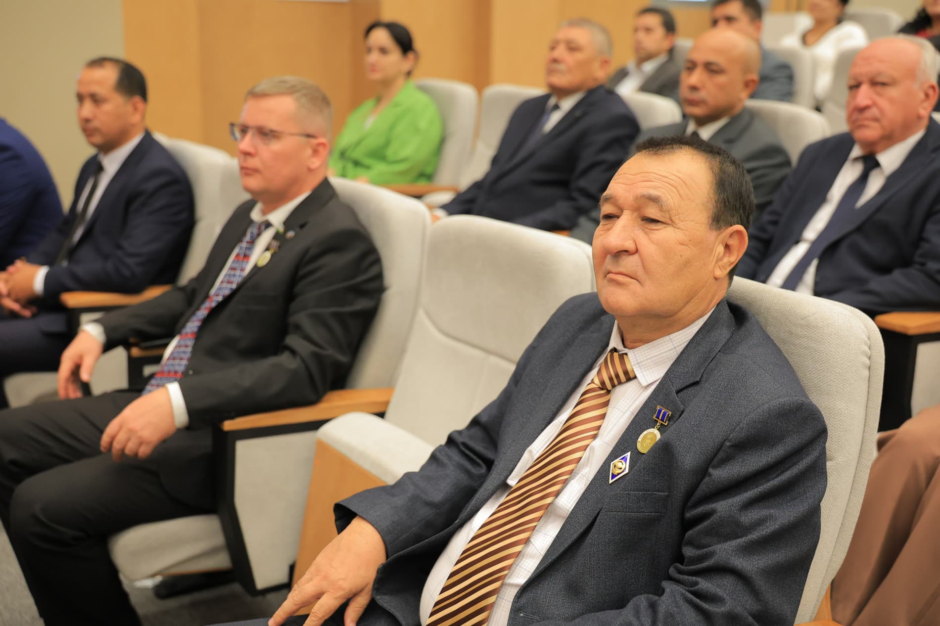 Buxoroda ustoz va murabbiylarga davlat mukofotlari va koʻkrak nishonlari topshirildi
