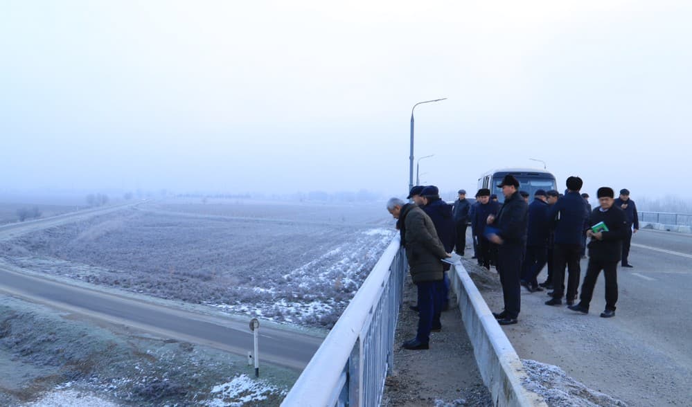 Шароф Рашидов тумани ва Жиззах шаҳридаги йўл ҳамда ижтимоий объектлардаги муаммоларни ўрганилди