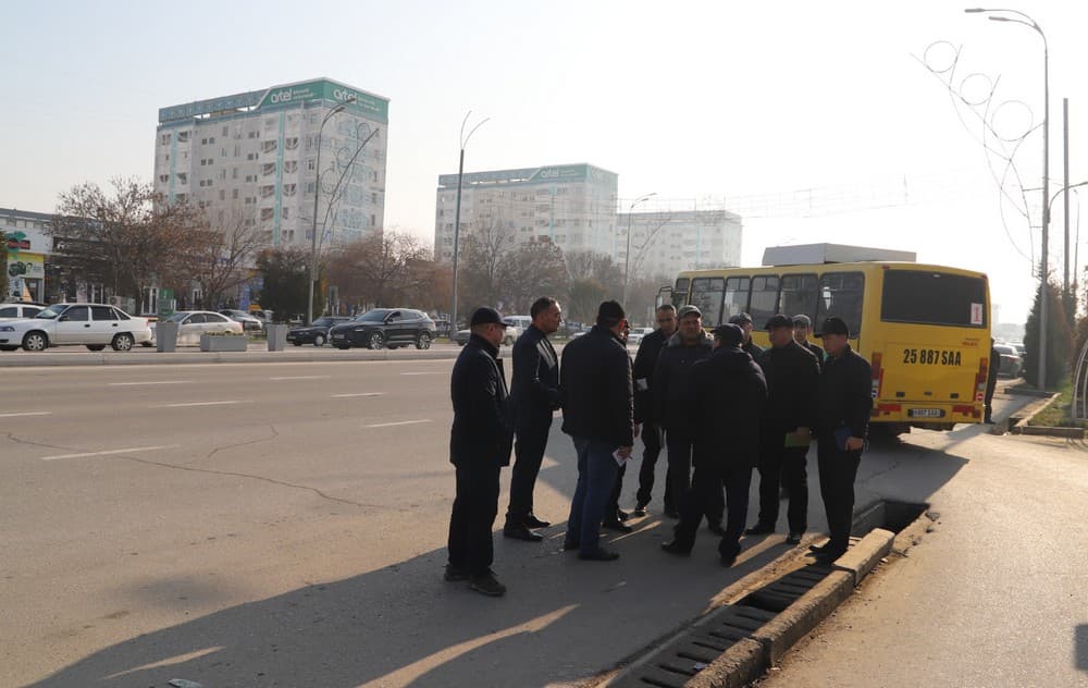 Шароф Рашидов тумани ва Жиззах шаҳридаги йўл ҳамда ижтимоий объектлардаги муаммоларни ўрганилди