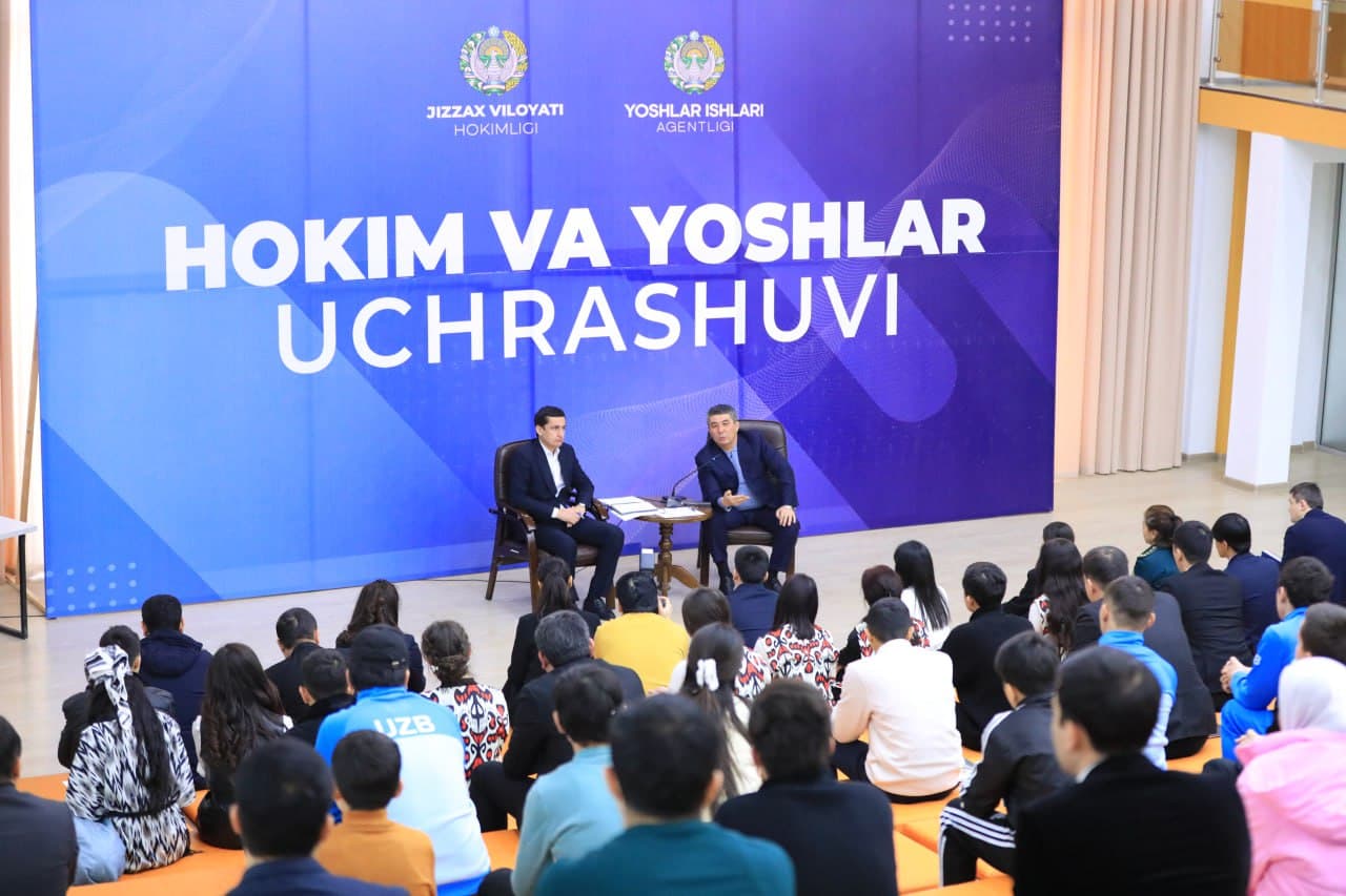 Жиззах вилояти ҳокими вазифасини бажарувчи Улуғбек Мустафоев Жиззахлик ёшлар ва хорижда таҳсил олаётган бир гуруҳ ёшлар билан мулоқот ўтказди