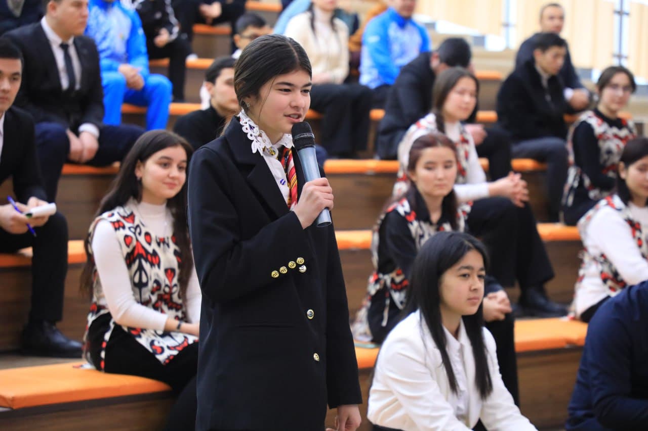 Жиззах вилояти ҳокими вазифасини бажарувчи Улуғбек Мустафоев Жиззахлик ёшлар ва хорижда таҳсил олаётган бир гуруҳ ёшлар билан мулоқот ўтказди