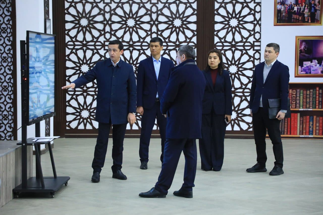 Жиззах вилояти ҳокими вазифасини бажарувчи Улуғбек Мустафоев Жиззахлик ёшлар ва хорижда таҳсил олаётган бир гуруҳ ёшлар билан мулоқот ўтказди