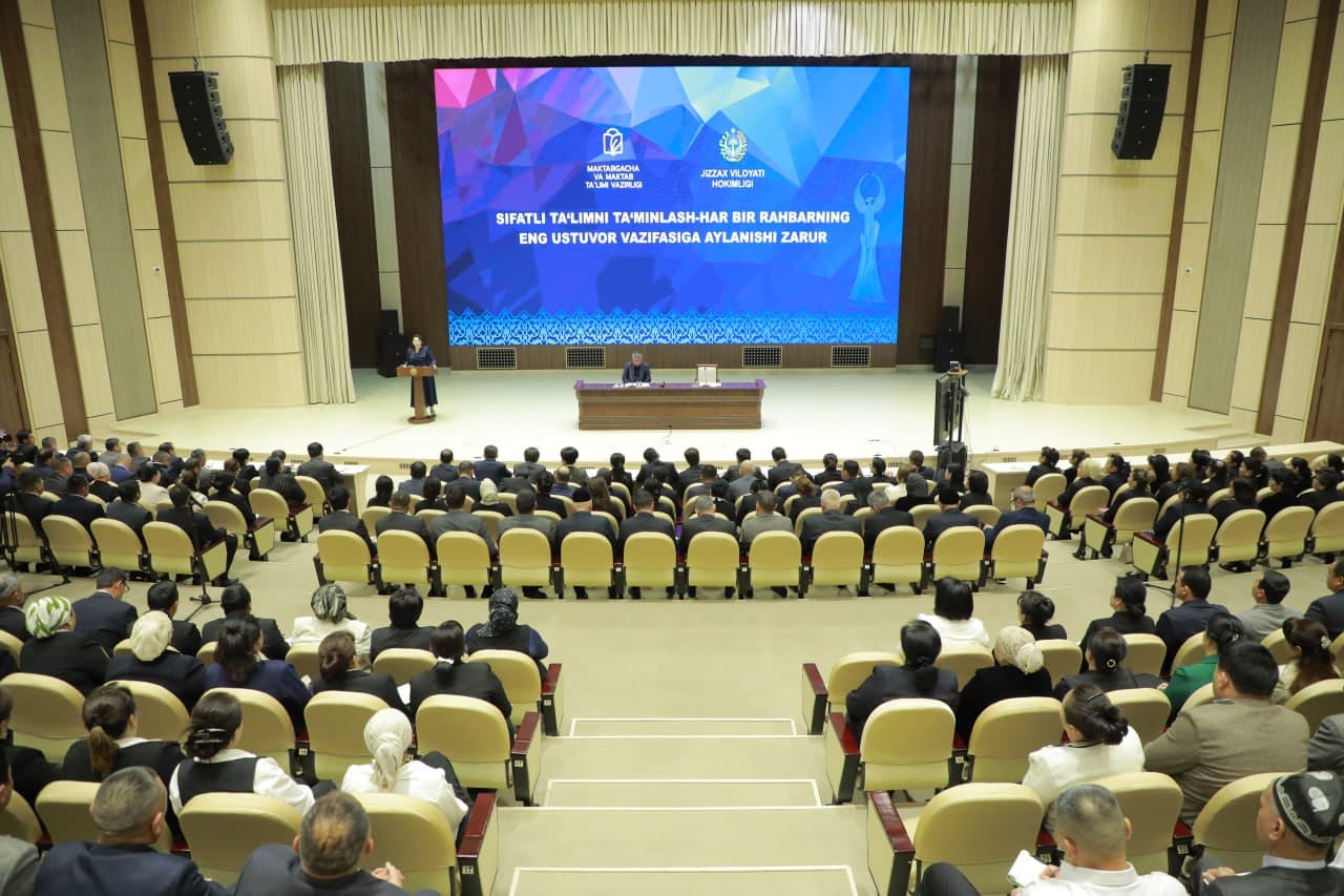 Maktabgacha va maktab ta’limi vaziri Hilola Umarova Jizzaxda ta’lim sohasida ochiq muloqot o‘tkazdi