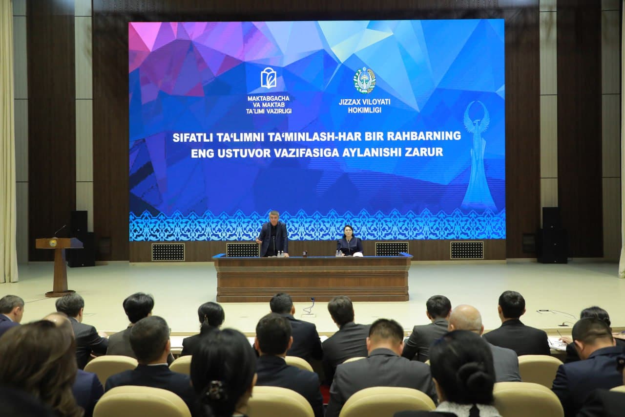 Maktabgacha va maktab ta’limi vaziri Hilola Umarova Jizzaxda ta’lim sohasida ochiq muloqot o‘tkazdi