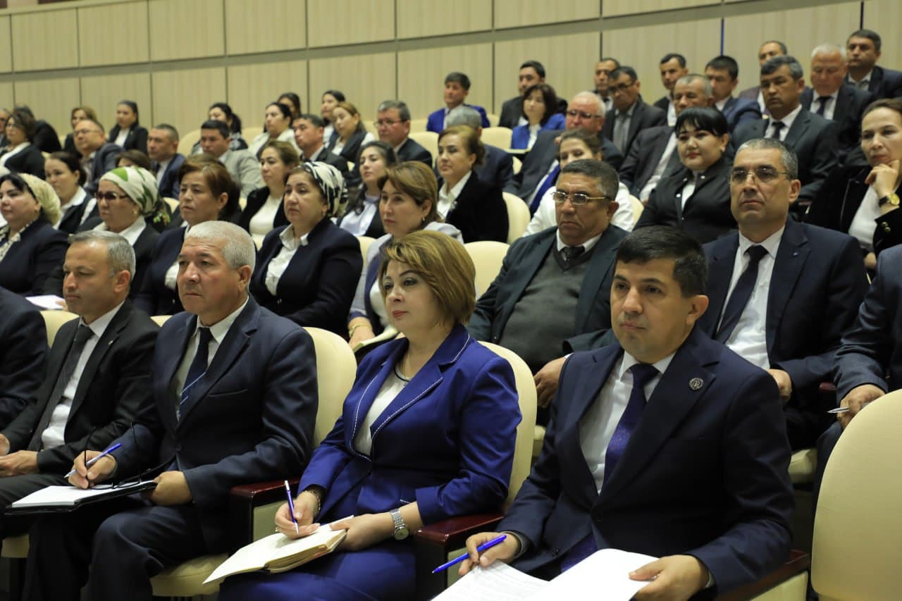 Maktabgacha va maktab ta’limi vaziri Hilola Umarova Jizzaxda ta’lim sohasida ochiq muloqot o‘tkazdi