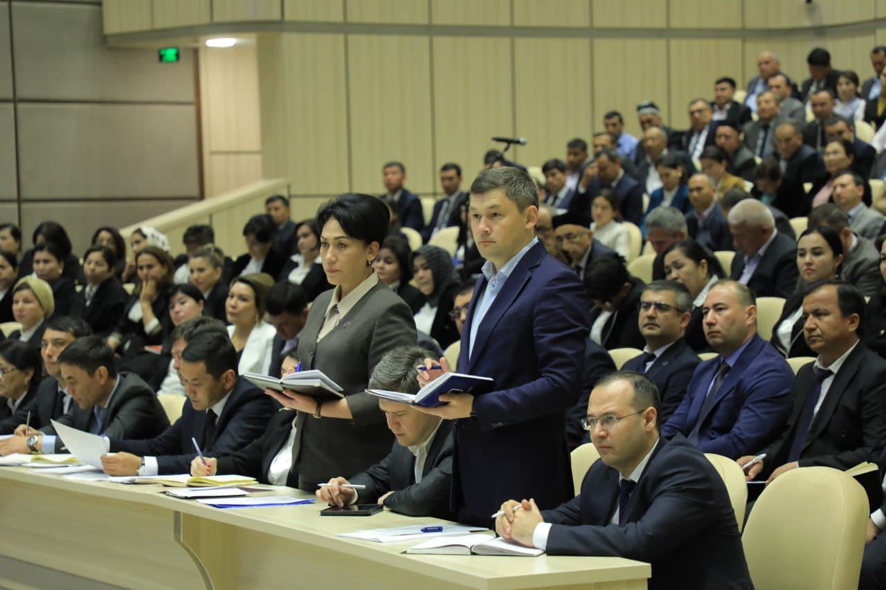 Maktabgacha va maktab ta’limi vaziri Hilola Umarova Jizzaxda ta’lim sohasida ochiq muloqot o‘tkazdi