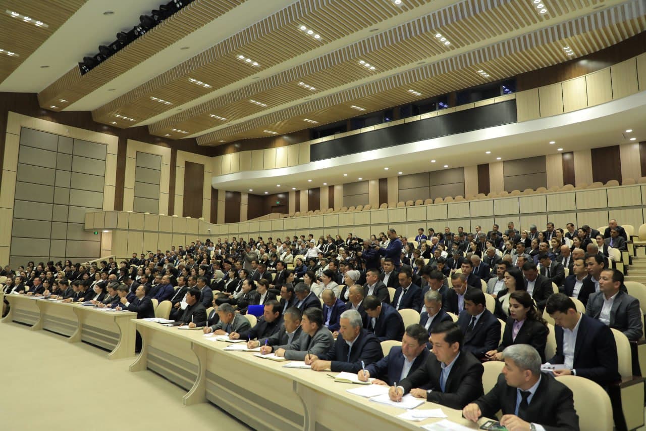 Maktabgacha va maktab ta’limi vaziri Hilola Umarova Jizzaxda ta’lim sohasida ochiq muloqot o‘tkazdi