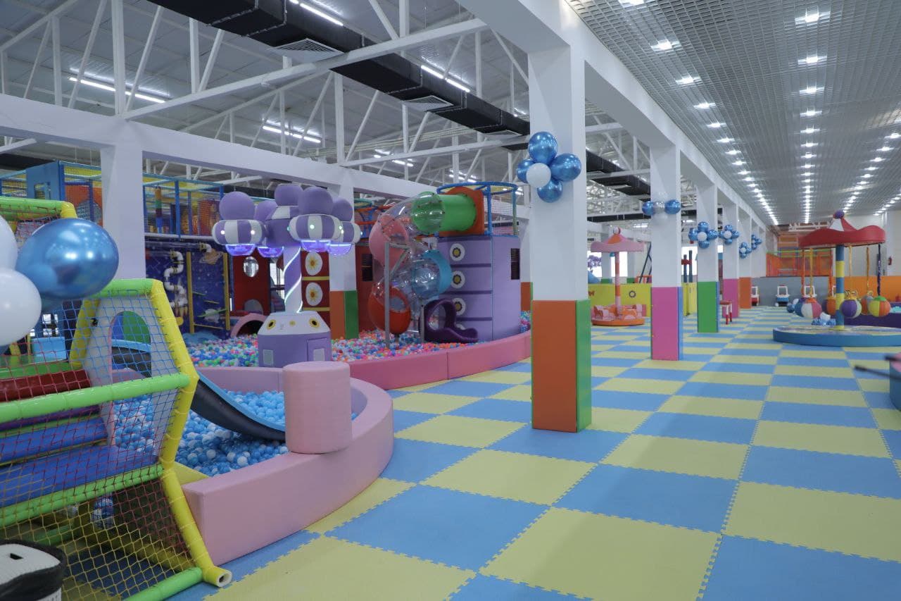Videoreportaj: Jizzax shahrida ilk yirik MALL — “KO‘K SAROY” o‘z faoliyatini boshladi