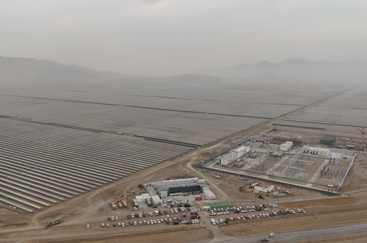 Videoreportaj: Jizzaxda 500 MVTga teng fotoelektr stansiya tarmog‘ining 200 MVT ulanib, foydalanishga topshirildi