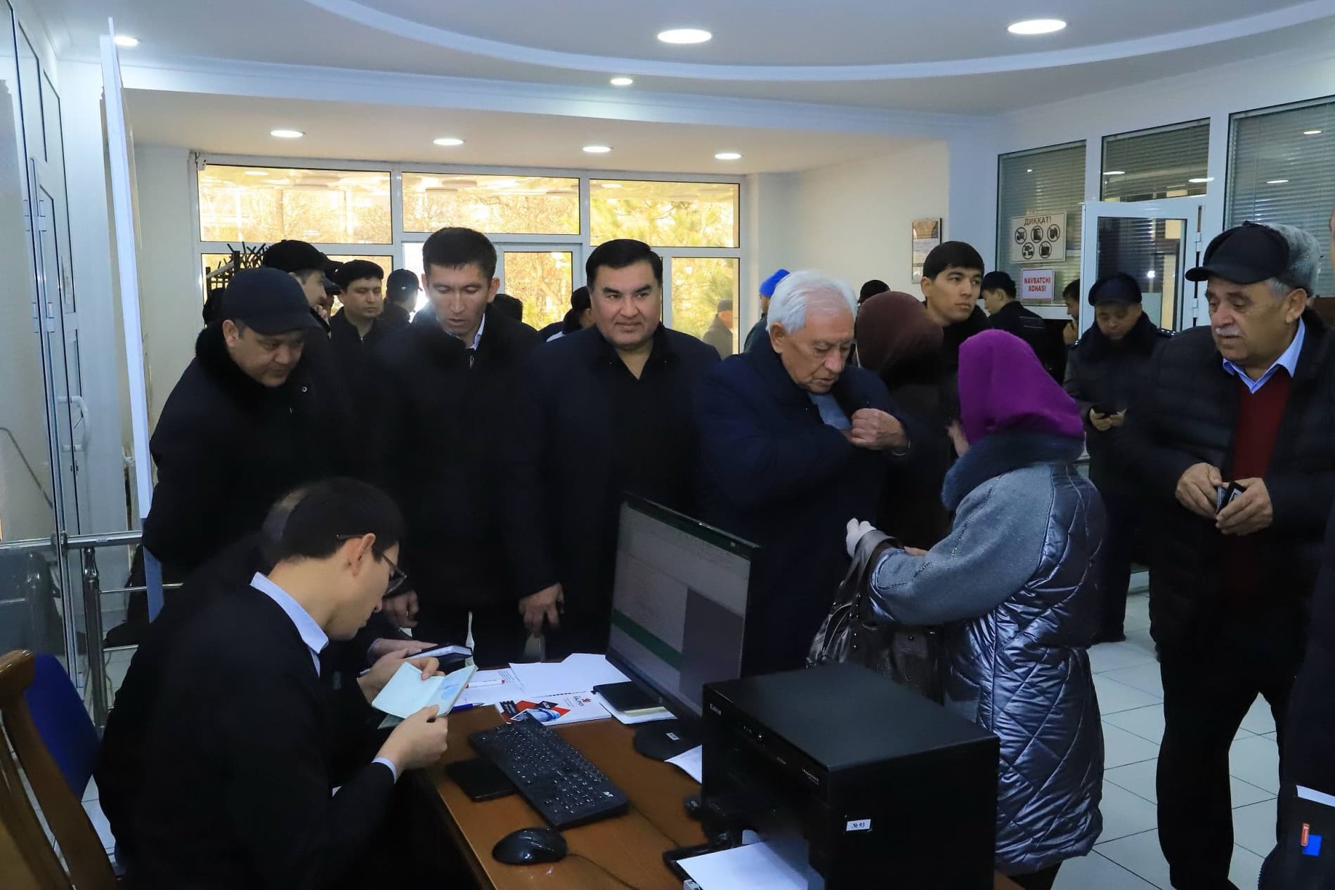 Videoreportaj:Jizzax viloyati hokimi fuqarolar murojaatlarini shaxsan qabul qildi