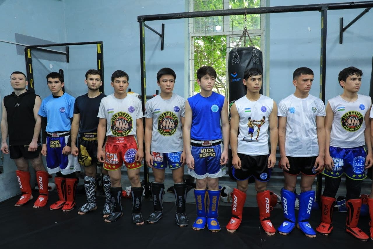 Халқаро майдонда юксак натижаларга эришган жиззахлик кикбоксчилар тақдирланди