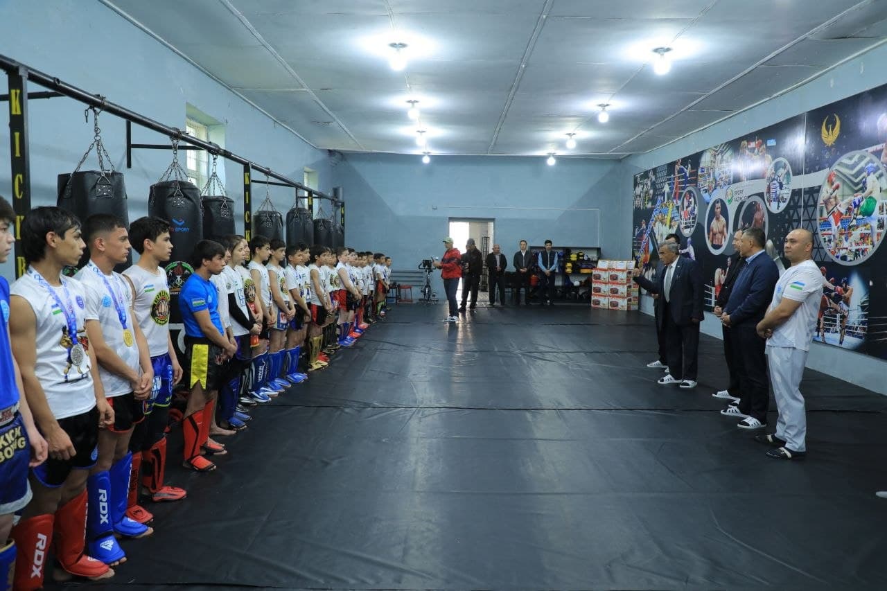 Халқаро майдонда юксак натижаларга эришган жиззахлик кикбоксчилар тақдирланди