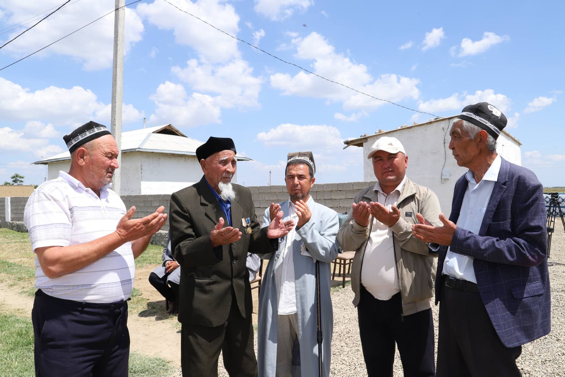 Jizzaxda Haj safari uchun yo‘llanma va Prezident sovg‘asi topshirildi