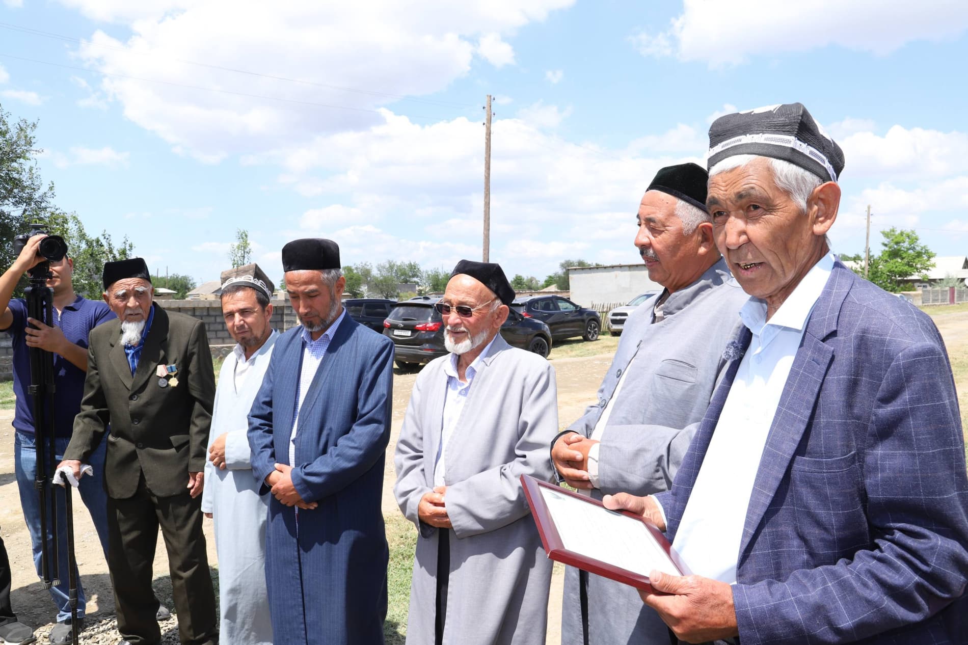 Jizzaxda Haj safari uchun yo‘llanma va Prezident sovg‘asi topshirildi