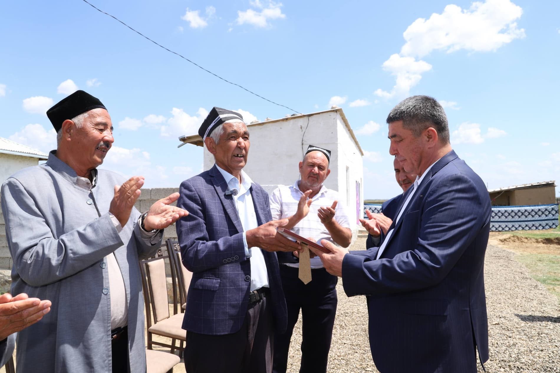 Jizzaxda Haj safari uchun yo‘llanma va Prezident sovg‘asi topshirildi