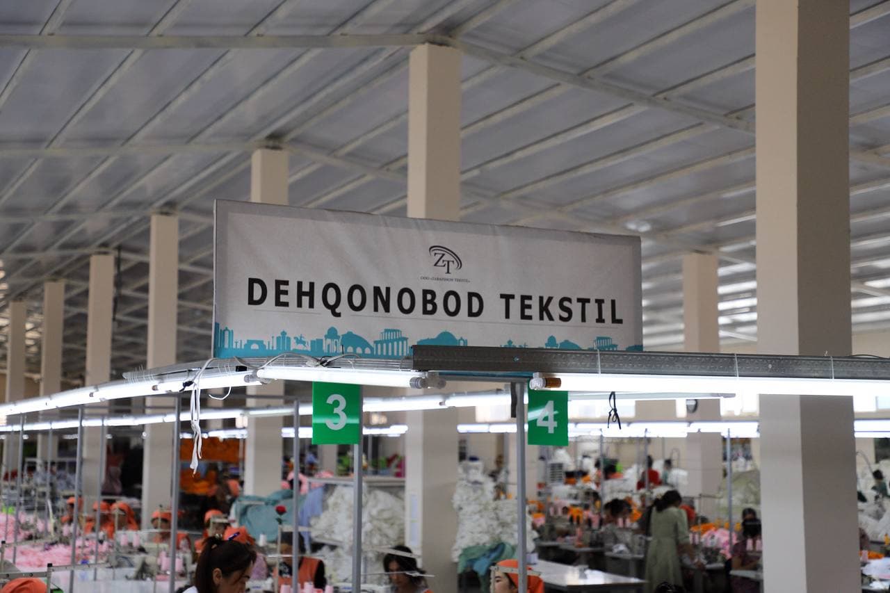 Dehqonobodda xotin-qizlar bandligini ta’minlovchi zamonaviy tikuvchilik fabrikasi faoliyat yuritmoqda