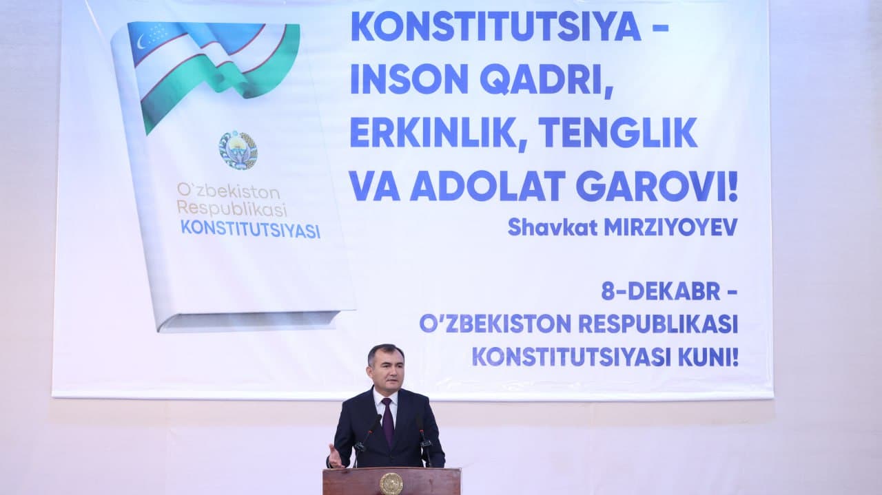 Qashqadaryo viloyati hokimi Murotjon Azimovning O‘zbekiston Respublikasi Konstitutsiyasi qabul qilinganining 33 yilligi munosabati bilan bayram tabrigi