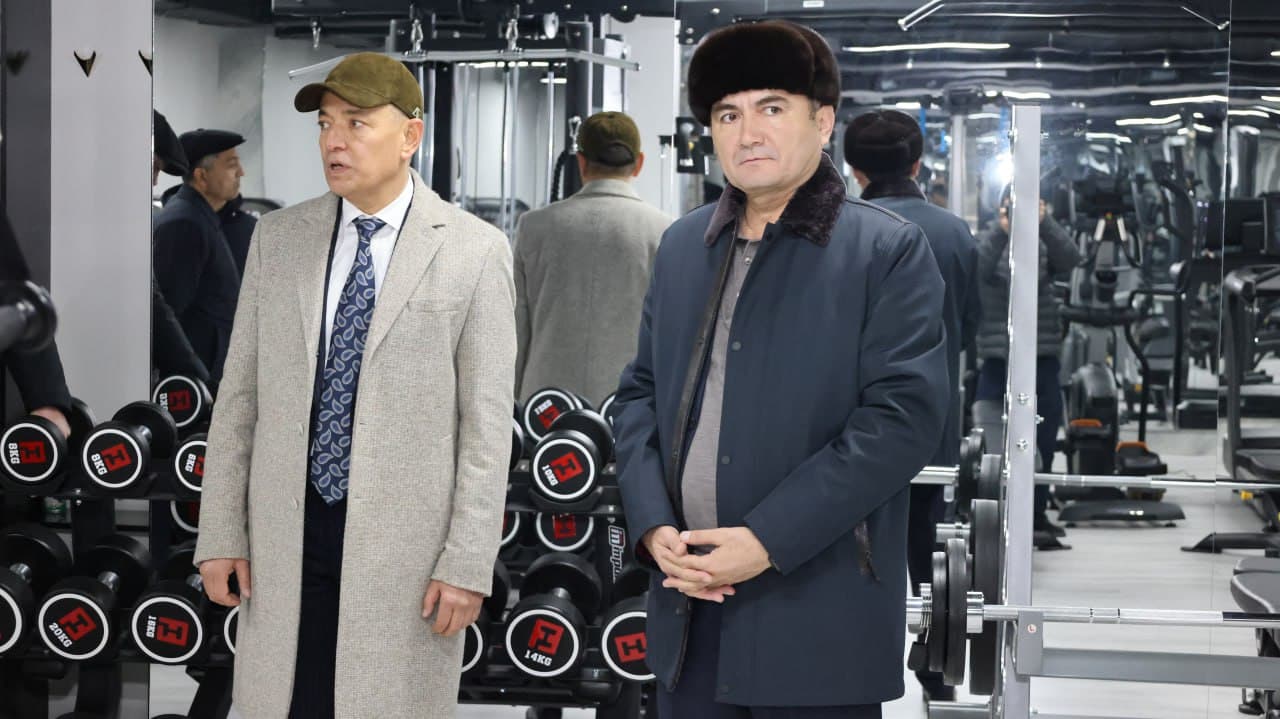 Murotjon Azimov Qarshi shahridagi turar-joy majmuasi, "Marka" savdo filiali va bolalar maydonchasining ochilish marosimida ishtirok etdi