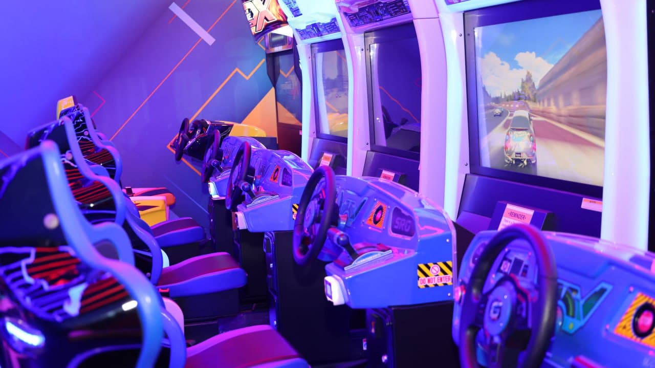 Murotjon Azimov Qarshi shahridagi turar-joy majmuasi, "Marka" savdo filiali va bolalar maydonchasining ochilish marosimida ishtirok etdi