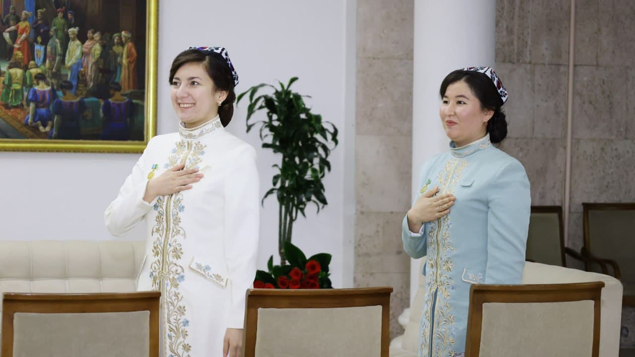 Qashqadaryo viloyati hokimi Zulfiya mukofoti sovrindorlari bilan muloqot qildi