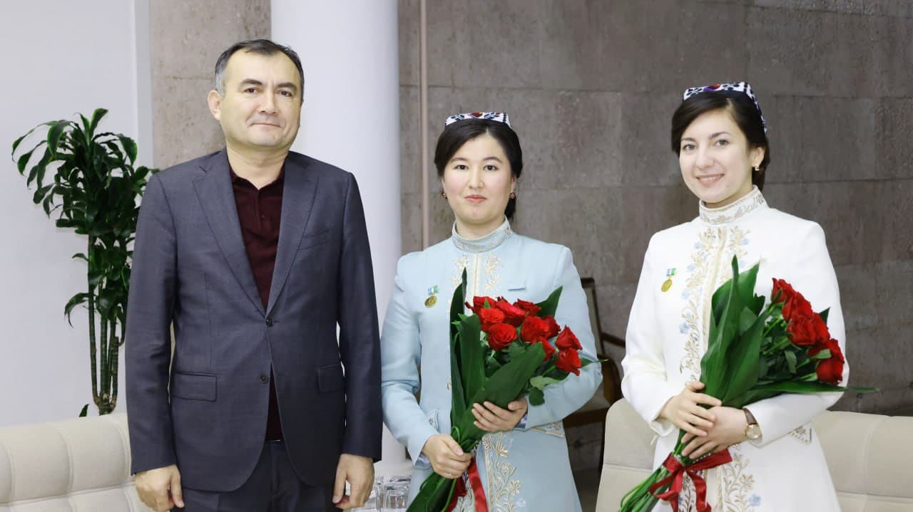 Qashqadaryo viloyati hokimi Zulfiya mukofoti sovrindorlari bilan muloqot qildi