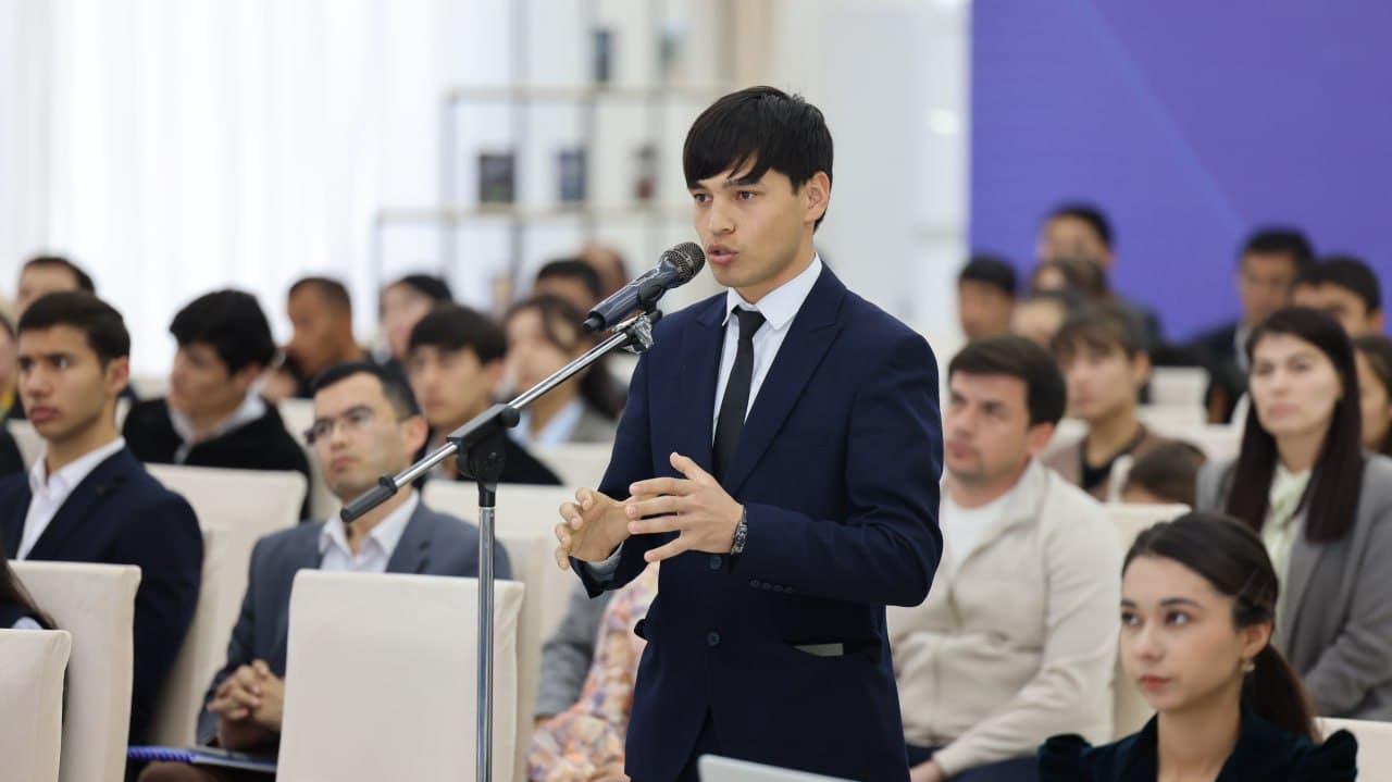 Viloyat hokimi ishtirokida navbatdagi "Rahbar va yoshlar" uchrashuvi o‘tkazildi