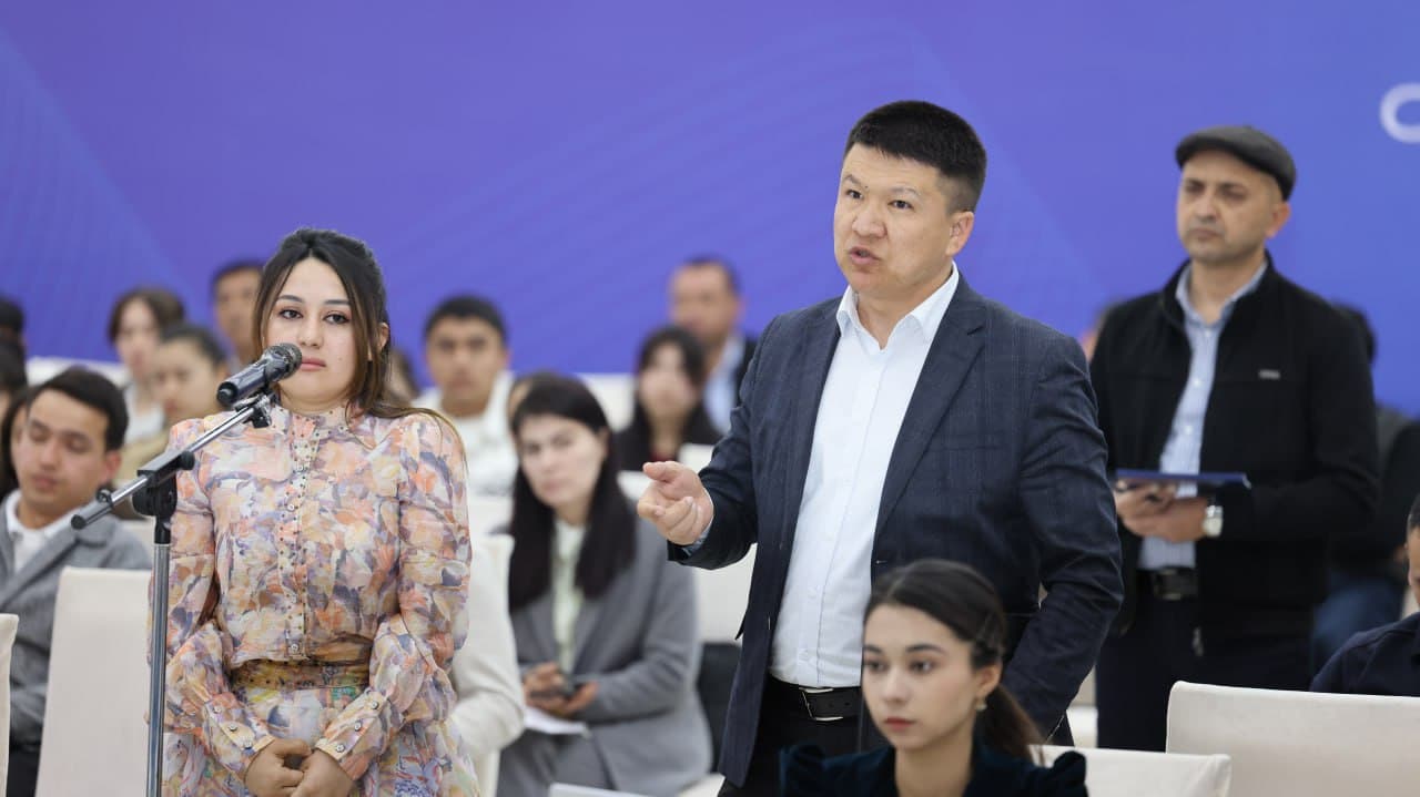 Viloyat hokimi ishtirokida navbatdagi "Rahbar va yoshlar" uchrashuvi o‘tkazildi