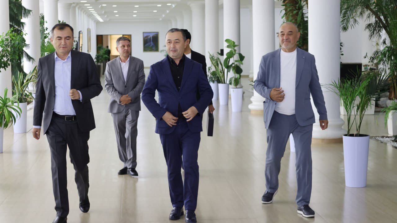 Қашқадарё вилояти ҳокими “Маданият ва санъат фидокори” кўкрак нишони билан тақдирланди