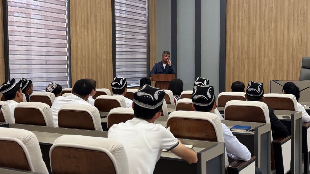 Viloyat ishchi guruhi tomonidan “Jaholatga qarshi ma’rifat” shiori ostida yoshlar bilan ochiq muloqot o'tkazildi